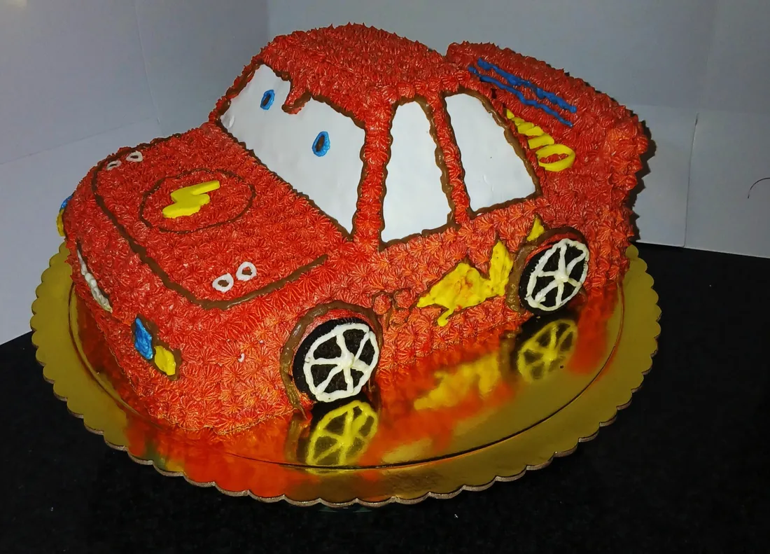 Lightning McQueen car cake